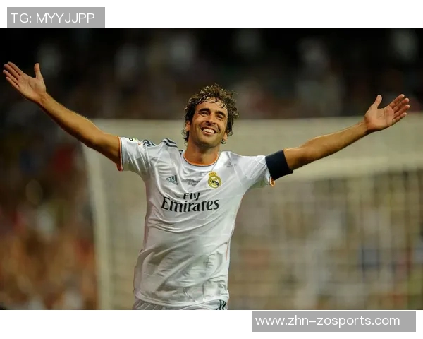 足球球星的传奇之路：从青涩少年到全球偶像的成长故事